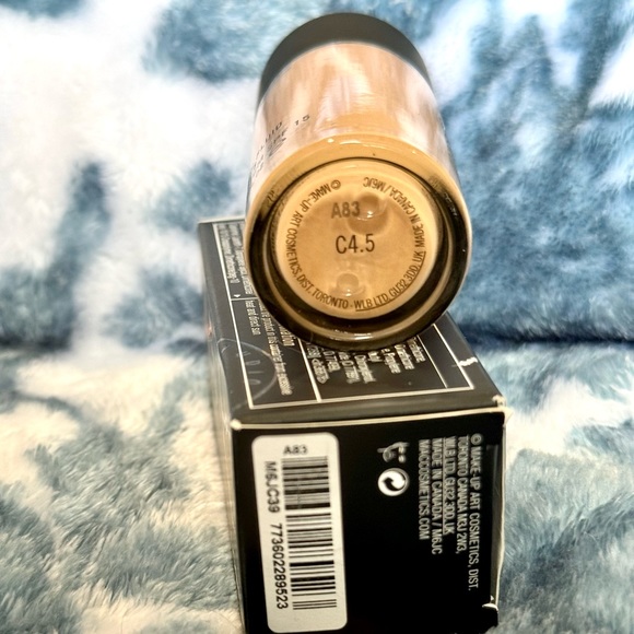 Mac Cosmetics STUDIO FIX FLUID SPF 15 24HR MATTE FOUNDATION + OIL CONTROL (NEW) - Picture 7 of 10